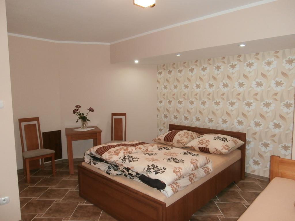 Pokoje Goscinne - Noclegi Charzykowy Exterior foto